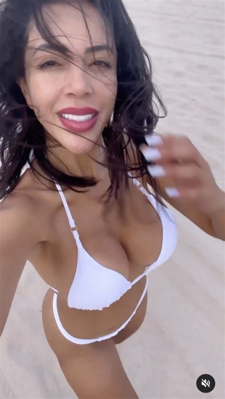 90 Day Fiancé Star Jasmine Pineda Shares Swimsuit Photo From "November"