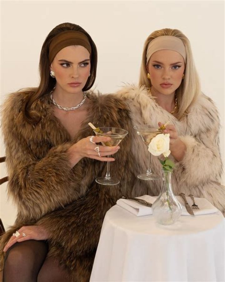 Aleida Núñez in Bathing Suit and Fur Coat Celebrates Fall — Celebwell