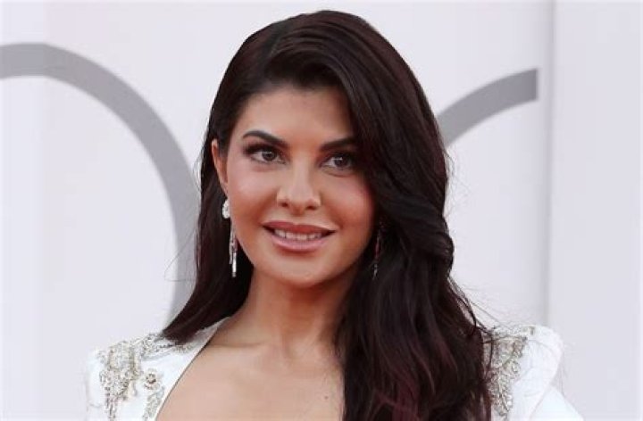 Bollywood Star Jacqueline Fernandez in Two-Piece Workout Gear Has “Great Yoga Session” With Cat — Celebwell