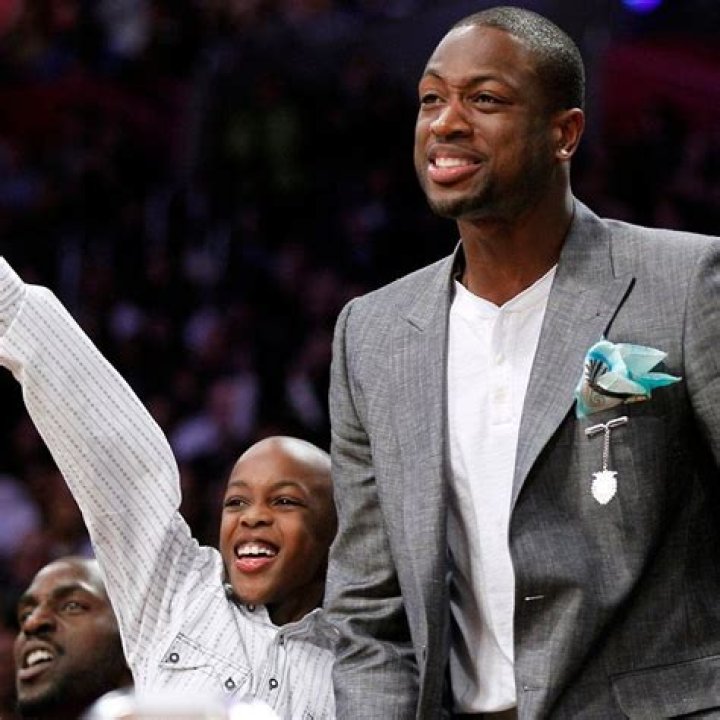 Chris Bosh Biography - Facts, Childhood, Family Life & Achievements