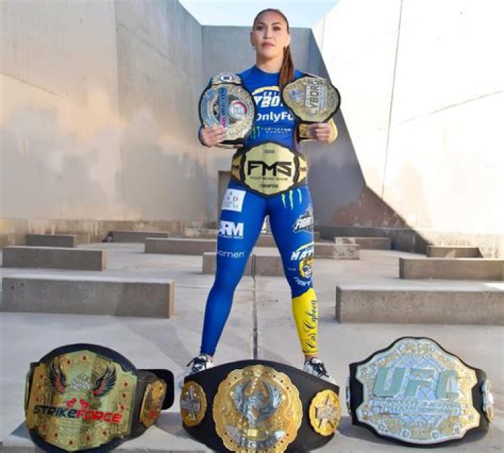 Cris Cyborg In Workout Gear Calls Holly Holms “The Greatest Female Boxer” — Celebwell