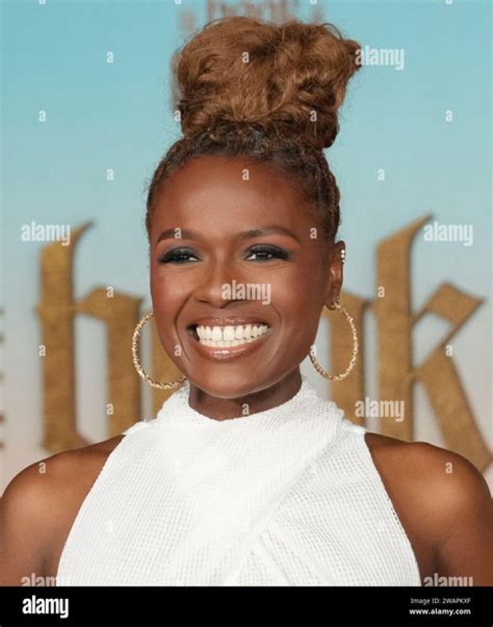 Deborah Joy Winans Biography - Facts, Childhood, Family Life & Achievements