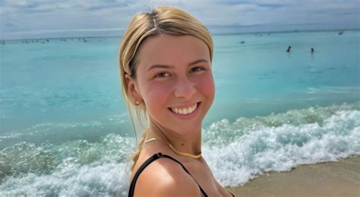 Denise Welch in Bathing Suit "Has the Confidence to Do Swimwear Pics" — Celebwell