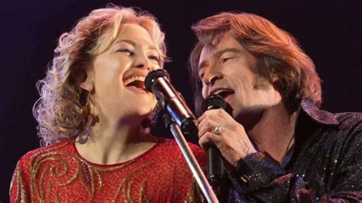 Did Greg Kinnear really sing in Stuck on You? – Celebrity