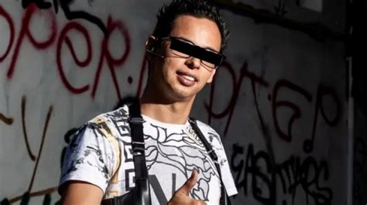 Does Marin Like Gojo? – Celebrity