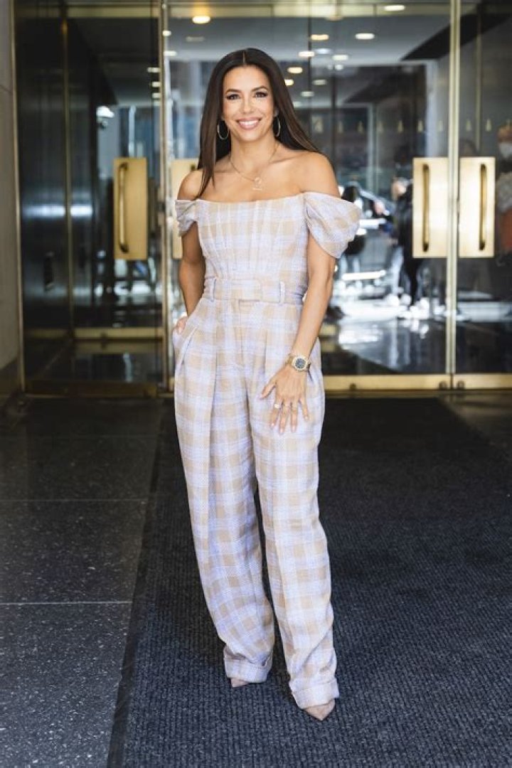 Eva Longoria in Bathing Suit Takes a "Shellfie" — Celebwell