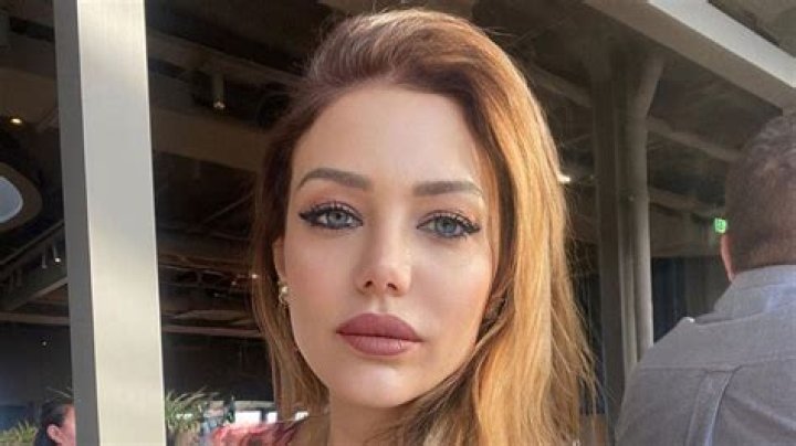 Evangelina Anderson in Bathing Suit is "Sin Escala" — Celebwell