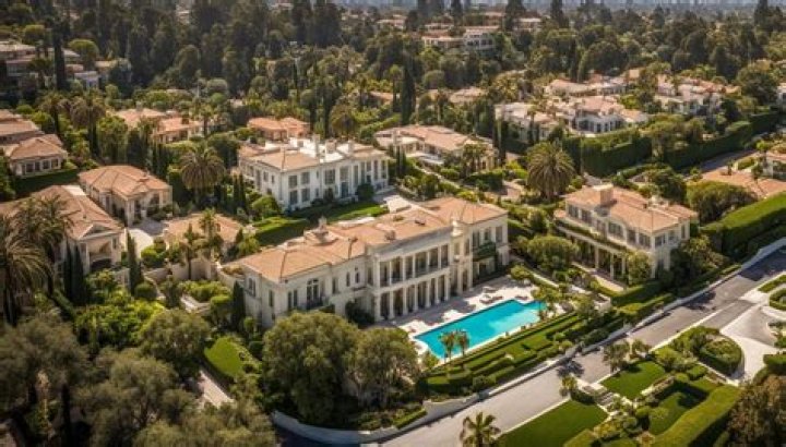 Famous People From Beverly Hills, California & Celebs Born In Beverly Hills
