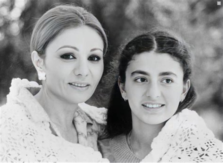 Farah Pahlavi Biography - Facts, Childhood, Family Life & Achievements