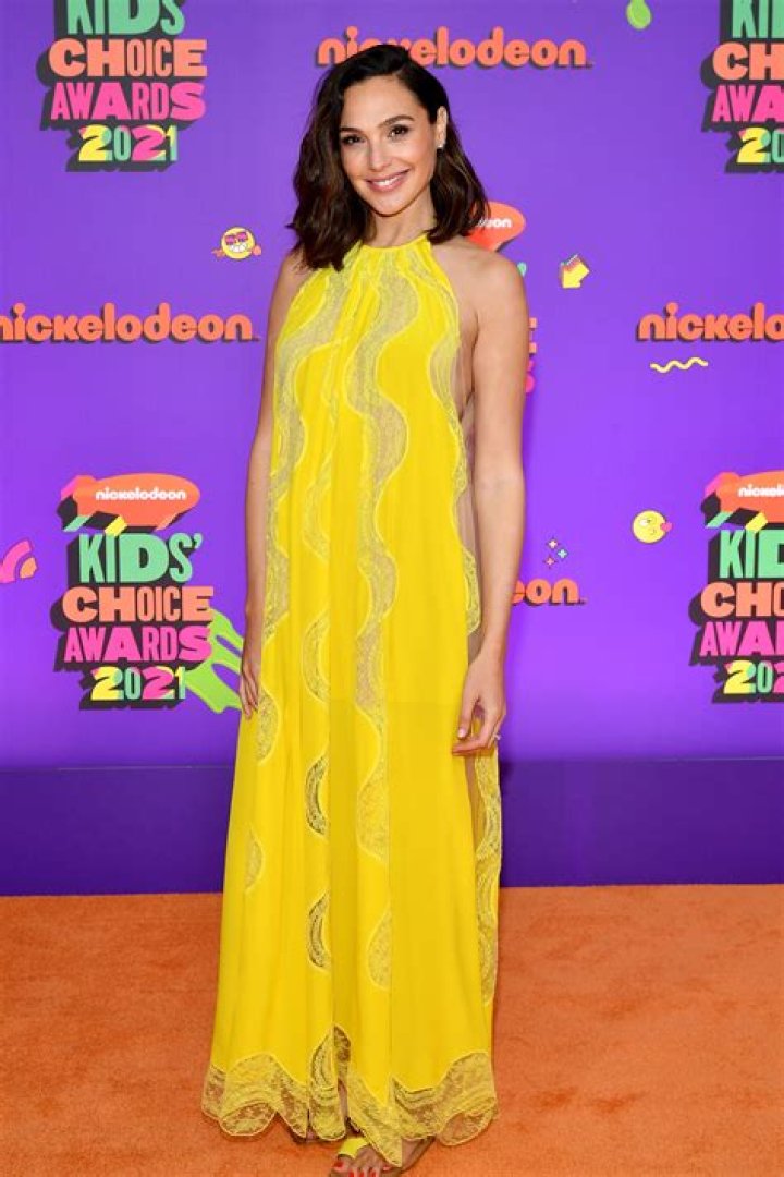 Gal Gadot in Bathing Suit is "Always Smiling" — Celebwell