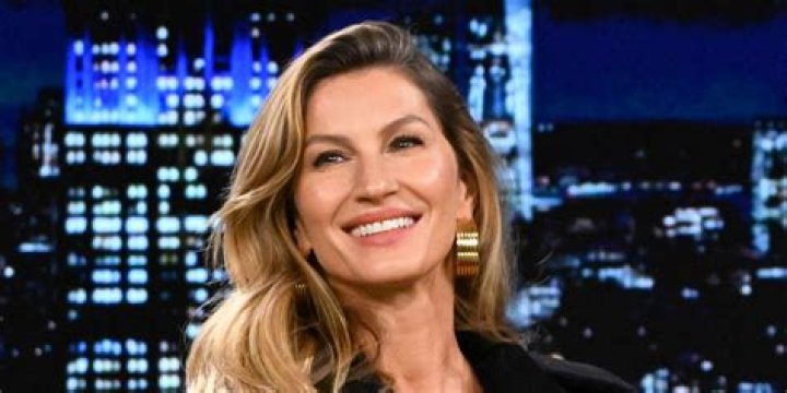 Gisele Bündchen in Bathing Suit Says "Life Can Flourish" — Celebwell