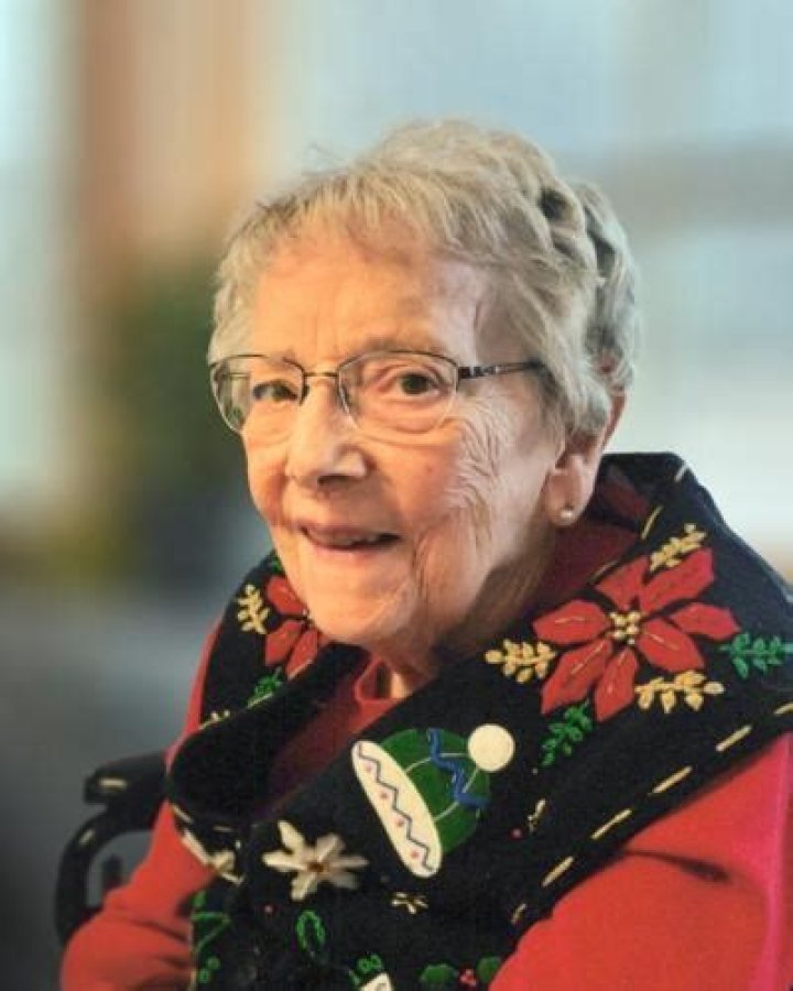 GoFundMe; Danielle Sagissor Obituary Wheaton MN,