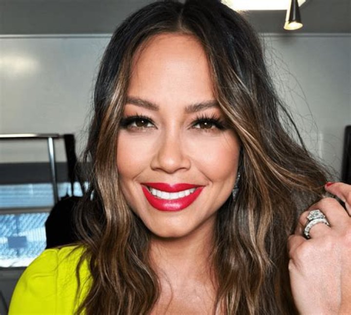 Hawaii Star Vanessa Lachey Shares Swimsuit Photo Saying “Mahalo”