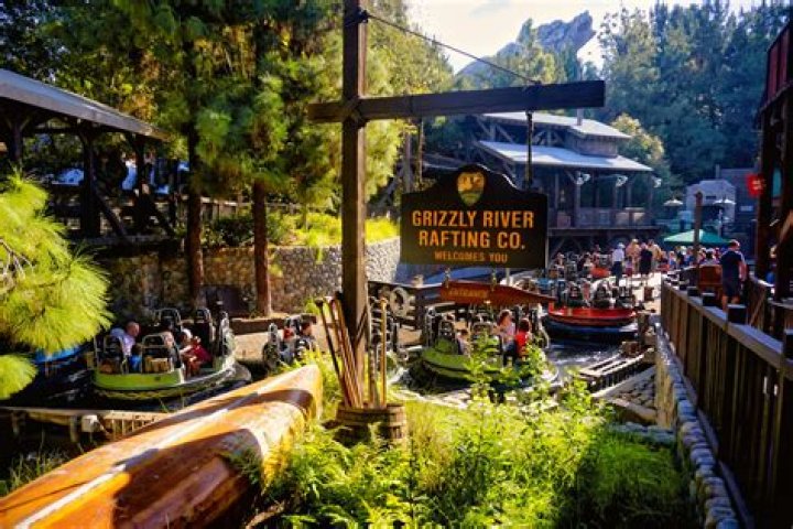 How do you not get wet on Grizzly River Run? – Celebrity