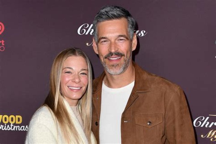 How much is Eddie Cibrian? – Celebrity