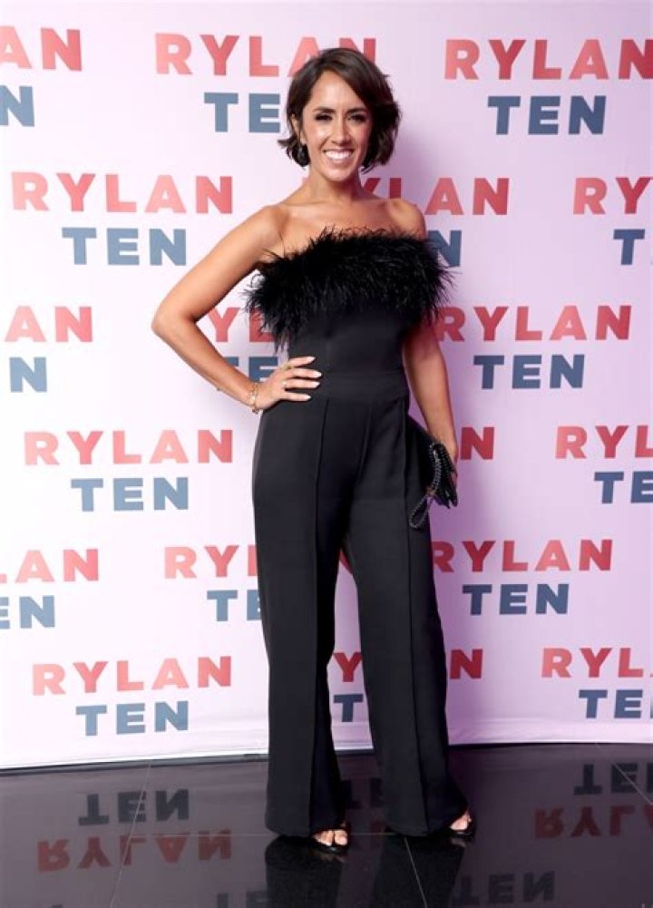 Janette Manrara in Bathing Suit is "Adorable" — Celebwell