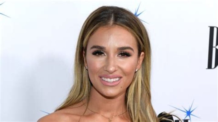 Jessie James Decker in Bathing Suit Has "Fun in the Sun" — Celebwell