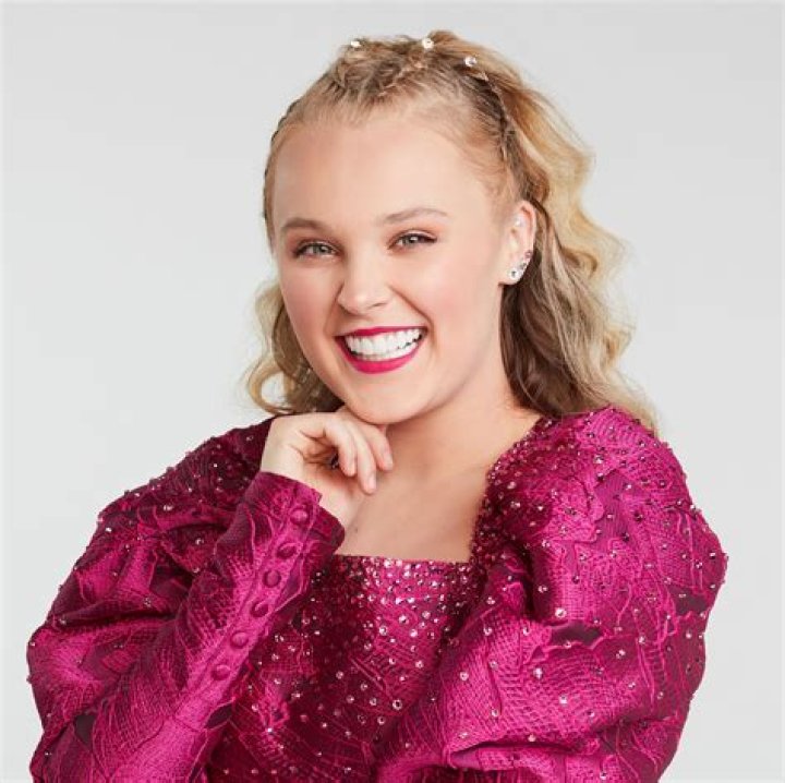 Jojo Siwa Biography - Facts, Childhood, Family Life & Achievements
