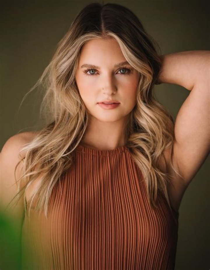 Katie Bell [Model] Wiki, Bio, Boyfriend, Net Worth, Height, Age & More