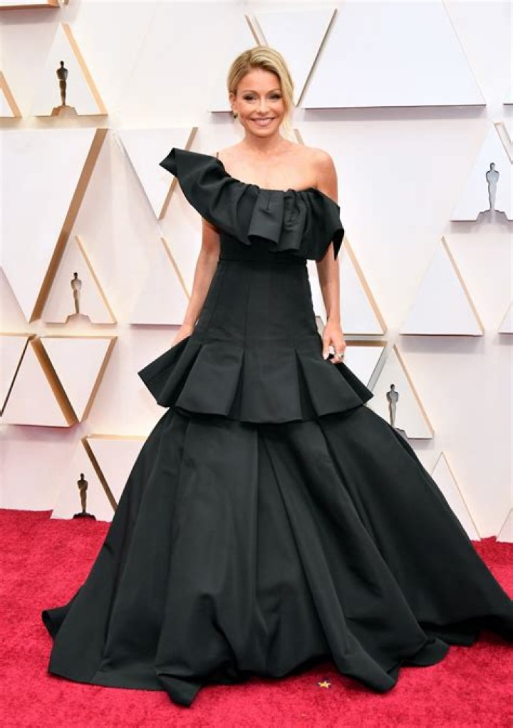 Kelly Ripa in Bathing Suit and All Her Best Health Tips — Celebwell