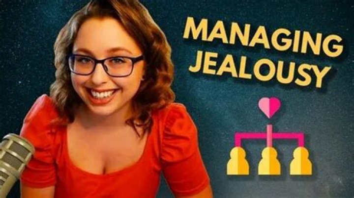 Laci Green - Bio, Facts, Family Life of YouTuber