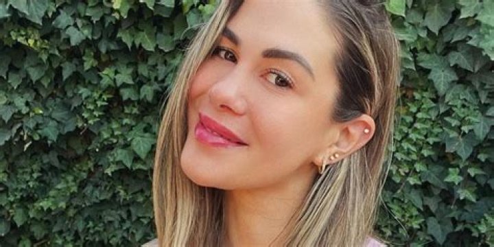 Laura Prieto in Bathing Suit Says "Vino Terapia" — Celebwell