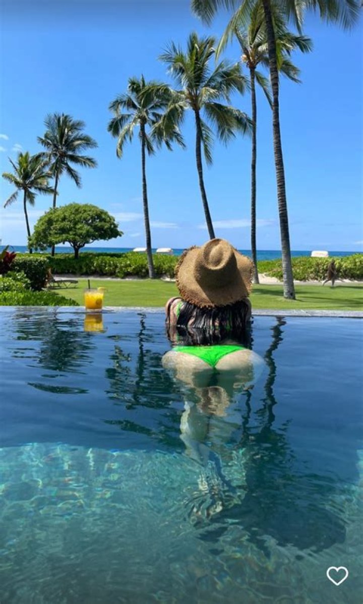 Megan Fox in Bathing Suit Poses With Machine Gun Kelly — Celebwell