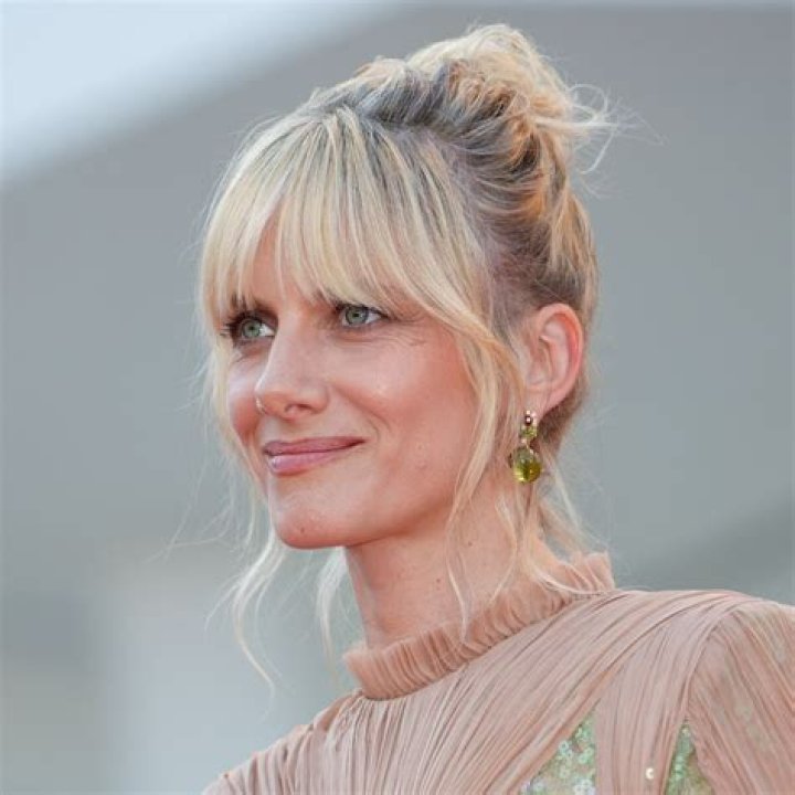 Melanie Laurent Body Measurements Height Weight Bra Size Age Vital Stats