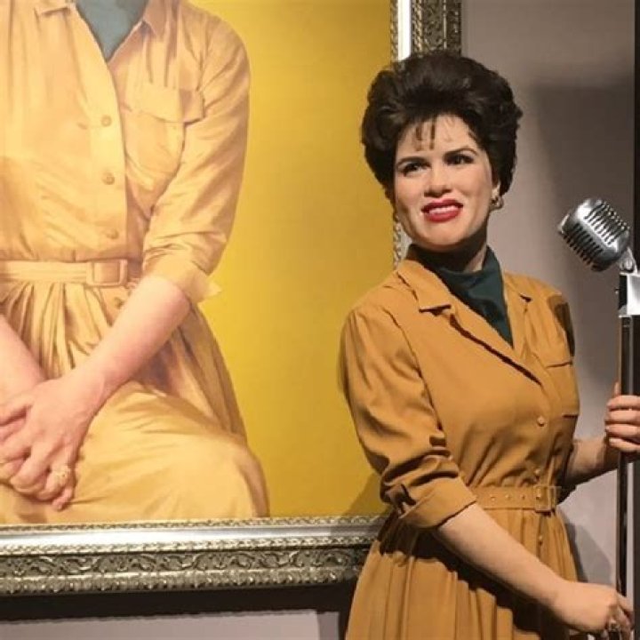 Patsy Cline Biography - Facts, Childhood, Family Life & Achievements
