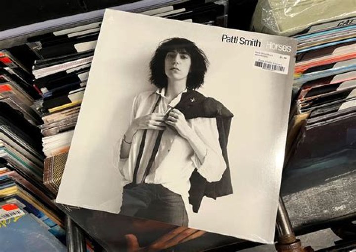 Patti Smith Biography - Facts, Childhood, Family Life & Achievements
