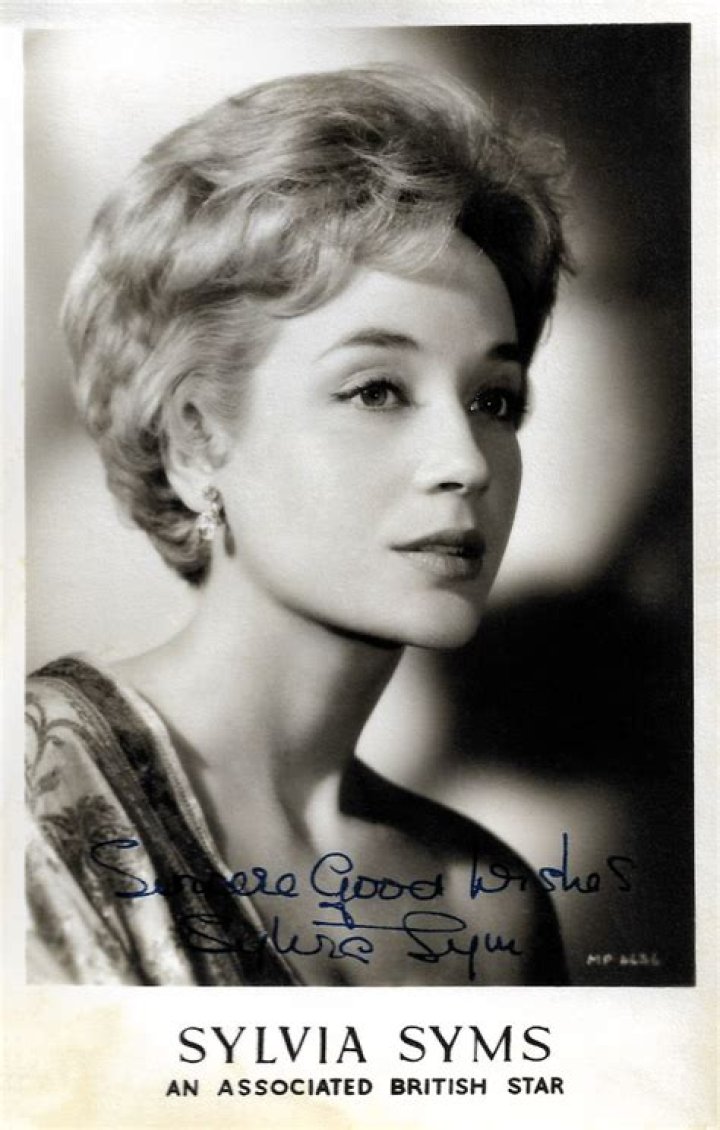 Sylvia Syms Biography - Facts, Childhood, Family Life & Achievements
