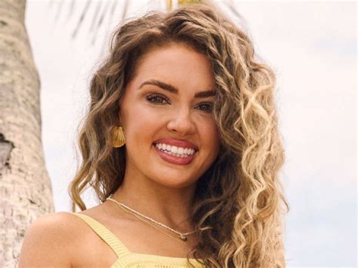 The Bachelor's Susie Evans Shares Swimsuit Photo Looking "Wow"