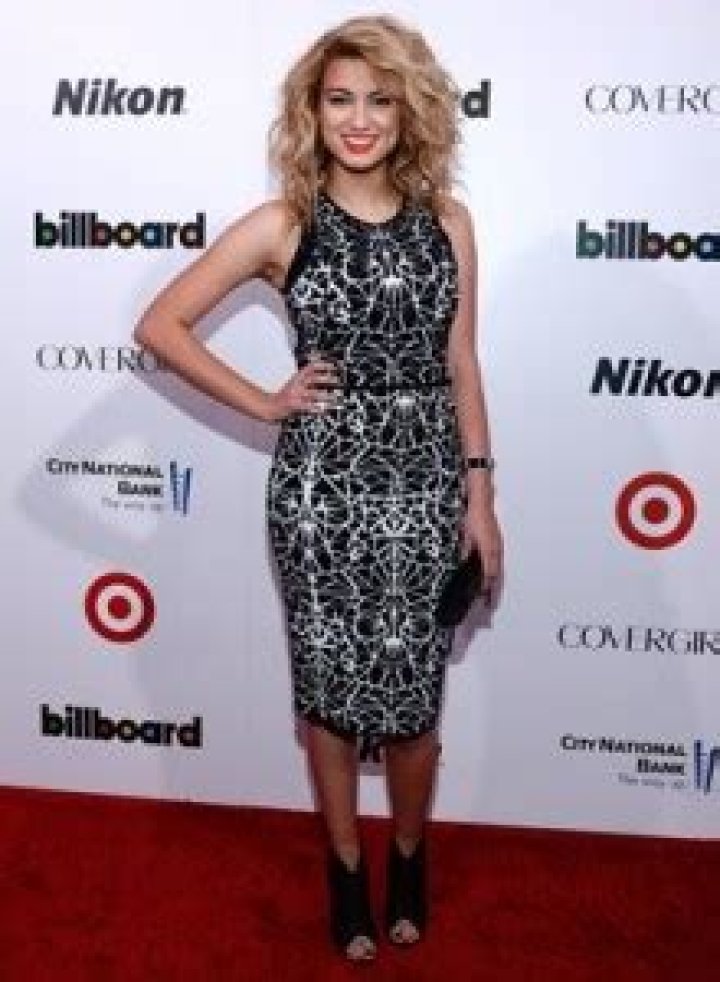 Tori Kelly Body Measurements Bra Size Height Weight Vital Stats Bio