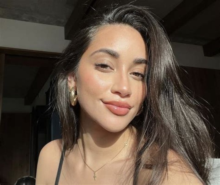 Victoria Fuller in Bathing Suit Remembers "Mexico" — Celebwell