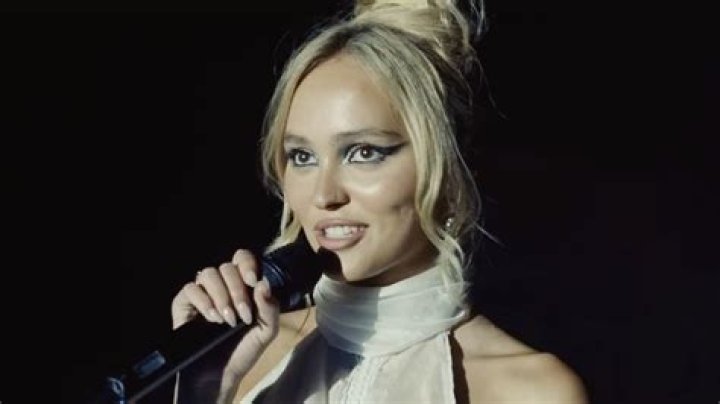 Who Wrote The Song Wait A Minute? – Celebrity